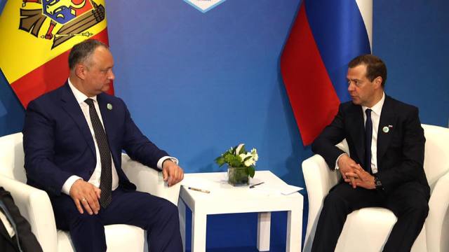 Igor Dodon a avut o întrevedere cu premierul rus Dmitri Medvedev, la Istanbul 