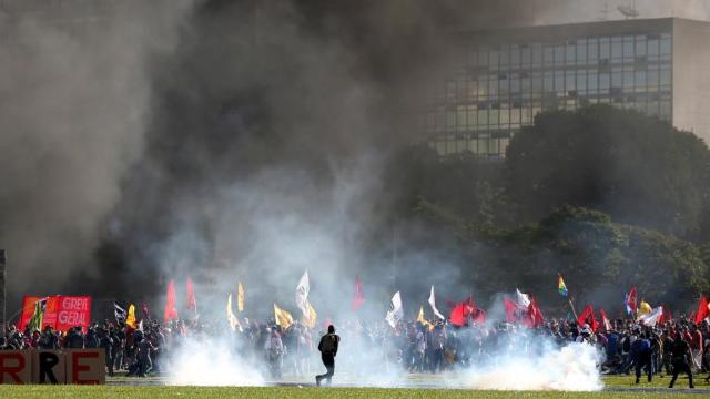 Proteste masive în capitala Braziliei. 49 de răniți