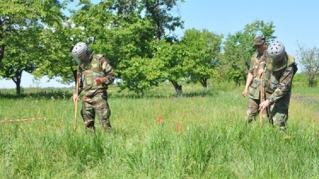 30 de obiecte explozive, dezamorsate în luna aprilie