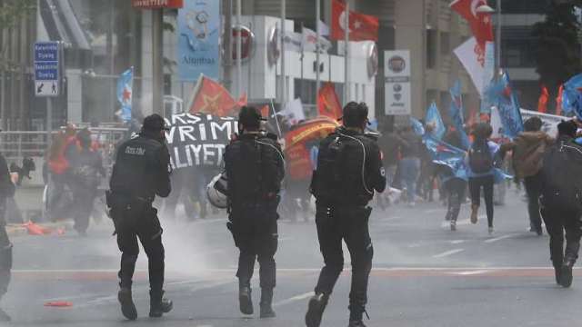 Turcia | Poliția a folosit gaze lacrimogene la Istanbul pentru a dispersa manifestanții (FOTO)
