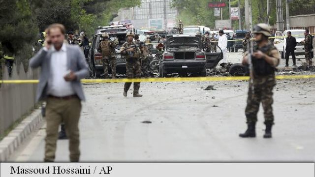 Convoi al forțelor NATO, vizat de un atac sinucigaș în Afganistan. Bilanțul victimelor a crescut la 8 morți