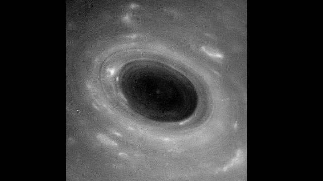 NASA/IMAGINEA SĂPTĂMÂNII | Furtună în atmosfera lui Saturn, așa cum nu a mai fost văzută
