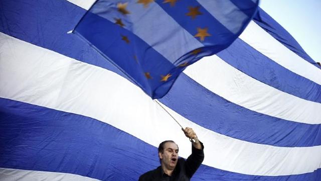 Grecia adoptă noi măsuri de austeritate 