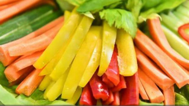 Un patron chinez acordă o primă salariaților pentru fiecare kilogram în minus