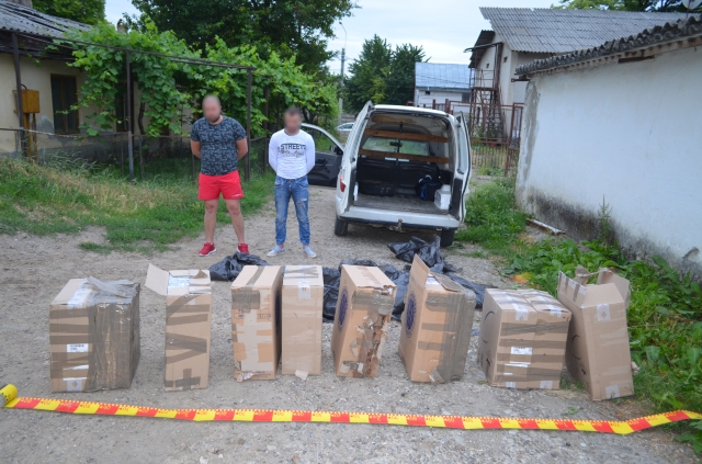 Țigări de contrabandă de 46.000 lei, descoperite de polițiștii de frontieră Iași (Foto)