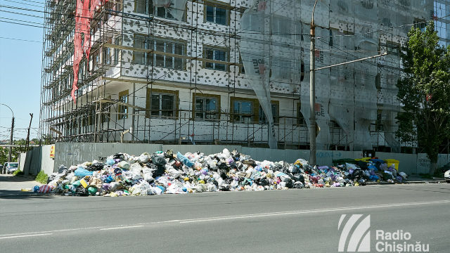MOLDNOVA: Cercul vicios, periculos și urât mirositor al depozitării deșeurilor (Revista presei)