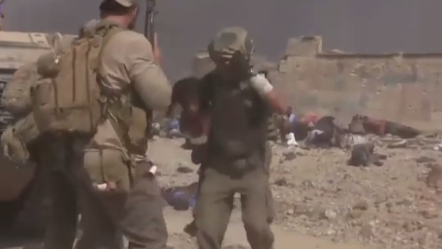 VIDEO | Un copil a fost salvat de gloanțele ISIS de un soldat american