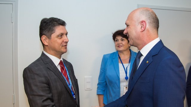 Întrevedere Filip - Corlățean: Extinderea gazoductului Iași-Ungheni este o prioritate pentru R.Moldova