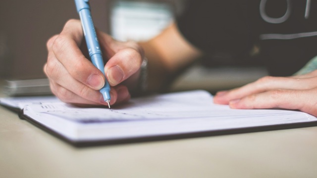 Absolvenții claselor de gimnaziu cu predare în limba rusă susțin, astăzi, examenul la limba și literatura română