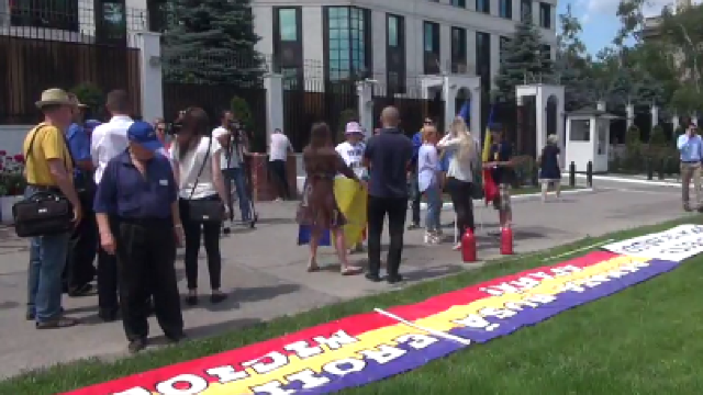Acțiune de protest în fața Ambasadei Rusiei la Chișinău