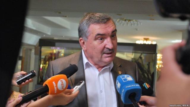 ONG-urile de presă îi cer deputatului PDM, Vladimir Hotineanu, să plece din fruntea comisiei pentru mass-media