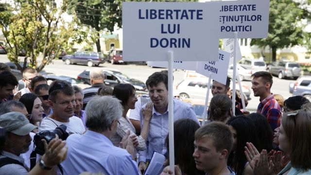 UPDATE | Judecătoria Buiucani a prelungit mandatul de arest la domiciliu al primarului Dorin Chirtoacă