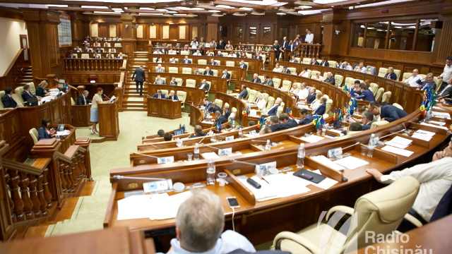 Proiectele legislative pe care le examinează, astăzi, deputații în Parlament