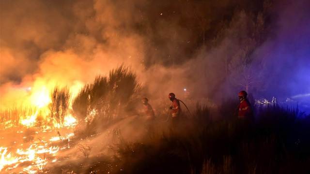 Un incendiu puternic continuă să facă victime în Portugalia (VIDEO)