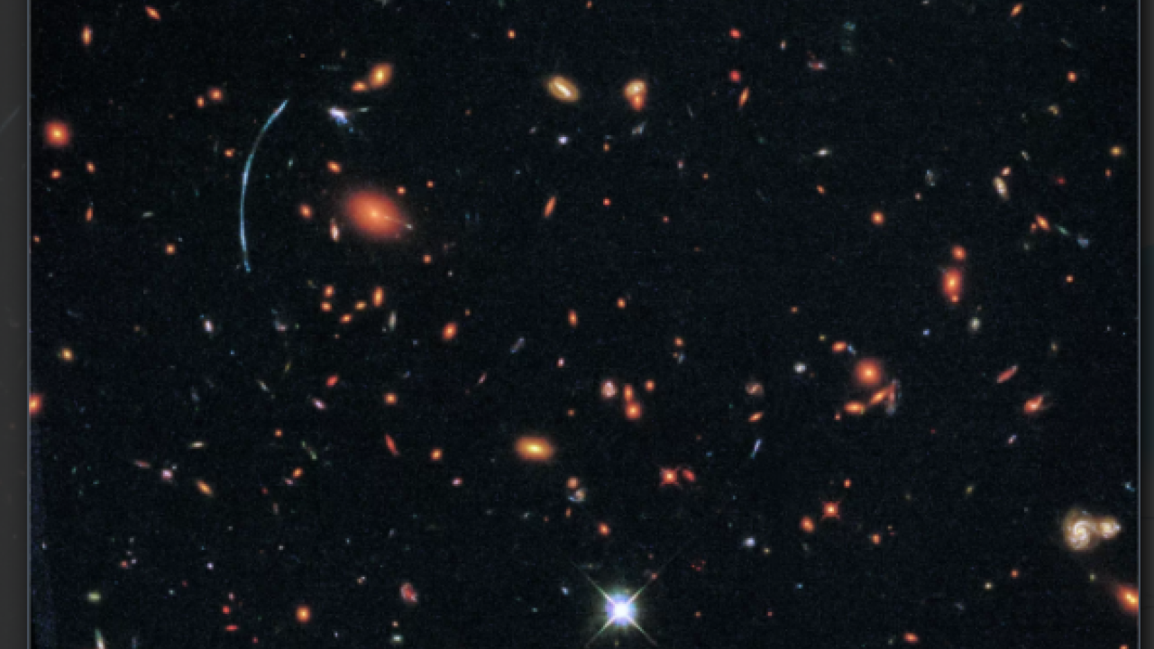 Световой год в космосе. Снимки с телескопа в реальном времени. Прямая трансляция телескопа Хаббл. Прямая трансляция с телескопа Хаббл в реальном времени. Спутник Хаббл на прозрачном фоне.