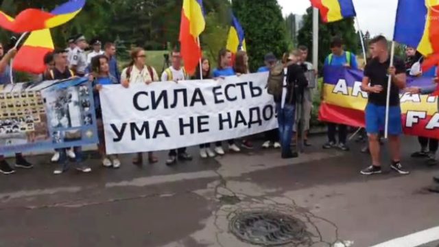 LIVE | Veterani ai războiului de pe Nistru și tineri unioniști protestează la Aeroportul Chișinău, în așteptarea lui Dmitri Rogozin