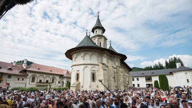 VIDEO | La Putna are loc slujba de pomenire a voievodului Ștefan cel Mare și Sfânt