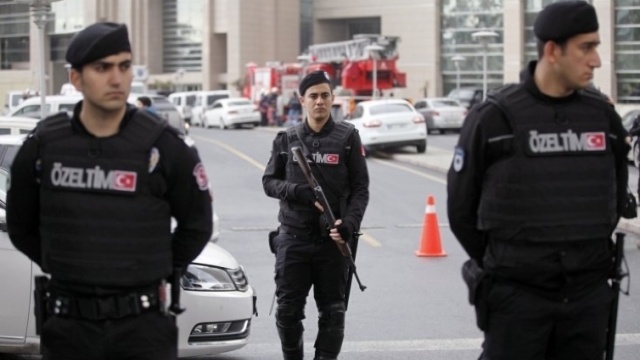 Poliția turcă a arestat peste 40 de presupuși membri ai ISIS, la Istanbul