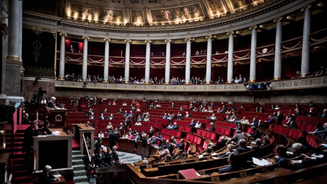 Senatul francez a adoptat controversata lege privind combaterea terorismului