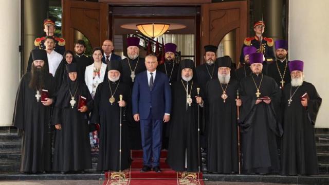 Igor Dodon a decorat cu distincții de stat 16 preoți, inclusiv un episcop care s-a implicat în campania electorală