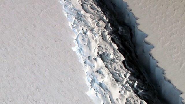 CLIMĂ | Un bloc de gheață de 4 ori mai mare decât Londra, pe punctul de a se desprinde din calota glaciară a Antarcticii