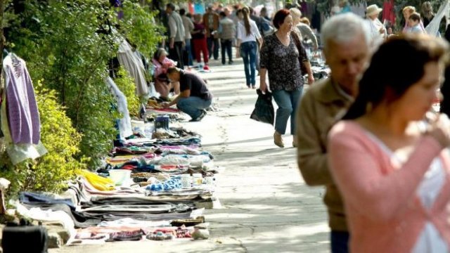 Comercianții din piața de vechituri de la Gara feroviară au primit locuri gratuite într-o piață din apropiere