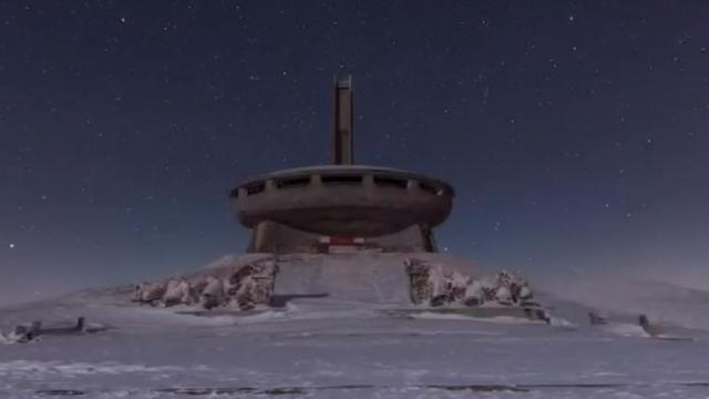  Monumentul din Bulgaria care pare scos dintr-un film SF 