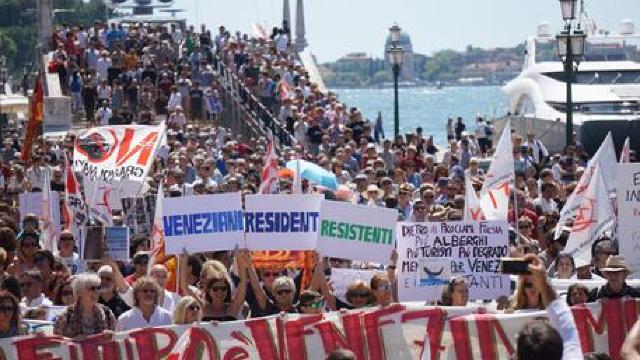 Locuitorii Veneției au protestat din nou față de numărul mare de turiști care le vizitează orașul