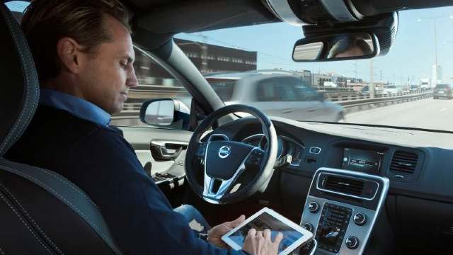 Mașinile autonome vor genera o industrie a pasagerilor de 7 trilioane de dolari până în 2050