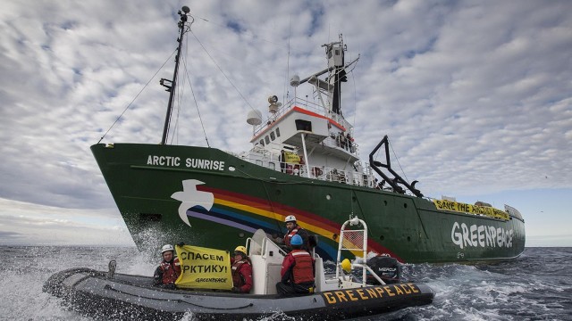 Rusia va plăti 5,3 milioane de euro pentru reținerea ilegală a navei Greenpeace