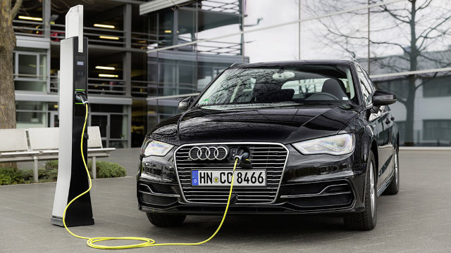 Audi vrea să economisească 10 miliarde de euro pentru a finanța trecerea la vehiculele electrice