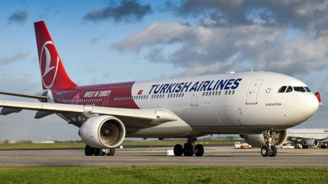 Pasagerii Turkish Airlines spre SUA pot urca din nou în cabine cu laptopuri și tablete