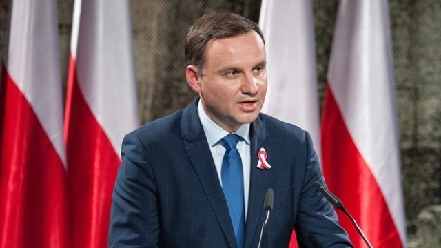 Președintele Poloniei a promulgat două legi controversate care sporesc controlul guvernamental asupra sistemului judiciar