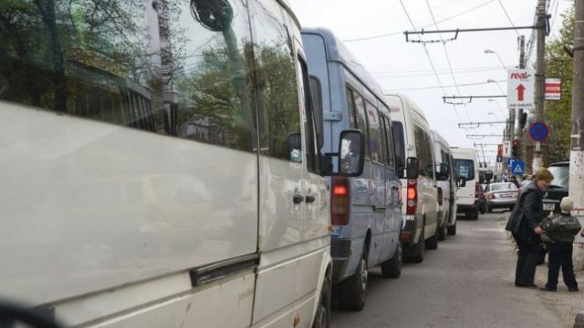 Operatorii solicită tarife de până la 10 lei pentru călătoria cu microbuzul în Chișinău 
