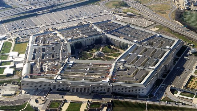 Pentagonul neagă că ar fi implicat în atacarea celor două baze militare deținute de Rusia în Siria