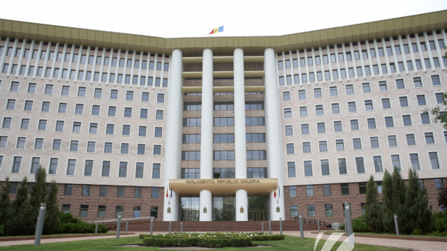 Parlamentul cere Rusiei să-și retragă trupele de pe teritoriul R.Moldova