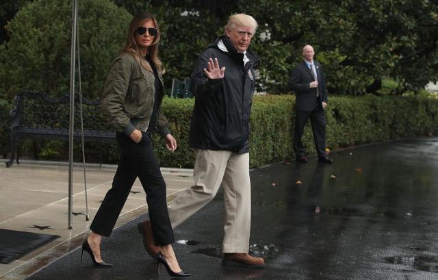 Ținuta Melaniei Trump pentru inundații. Tocuri cui și ochelari de aviator (FOTO)