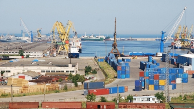 Porturile de la Marea Neagră au fost închise din cauza vântului puternic
