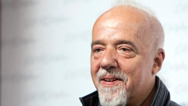 DOCUMENTAR | Scriitorul brazilian Paulo Coelho împlinește 70 de ani
