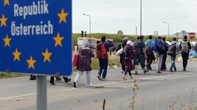 Austria sporește măsurile de protecție la granițe în urma intensificării valului migrator
