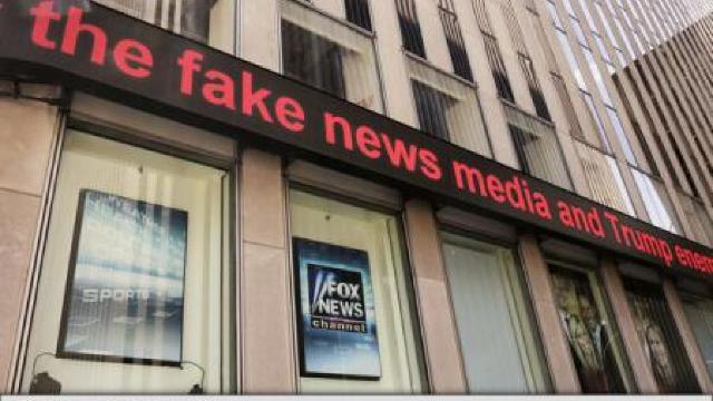 Fox News este acuzat că a publicat informații false, defavorabile democraților, la cererea lui Trump 
