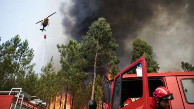 Portugalia | Un elicopter care participa la stingerea incendiilor de pădure s-a prăbușit
