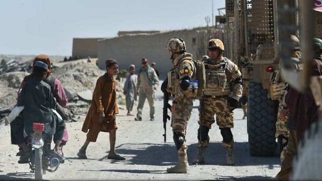 Militarii români asigură securitatea celei mai mari baze NATO din Afganistan