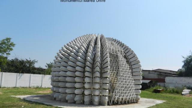 Primăria București renunță pentru moment la controversatul monument 