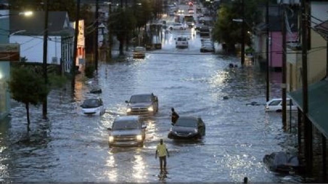 SUA: Zone din New Orleans au fost inundate după o ploaie torențială