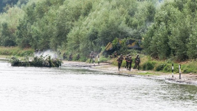 Militarii ruși încheie pregătirile pentru a forța Nistrul cu blindatele. Exercițiul ar putea începe pe 5 august