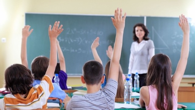 Opt mii de copii din Chișinău vor primi bani pentru a se pregăti de scoală 