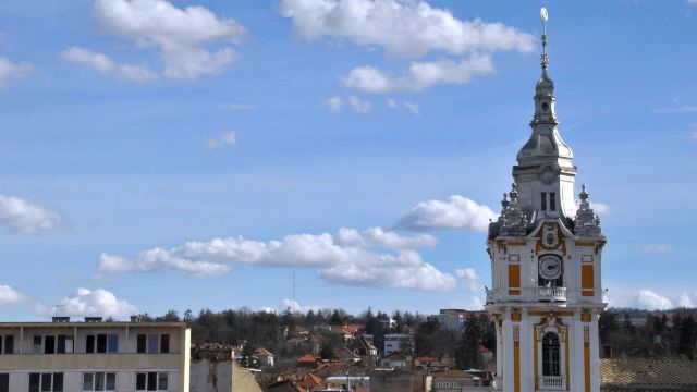 La Cluj-Napoca, din ceasul amplasat în turnul sediului primăriei este intonată melodia „Limba Noastră” pe versurile lui Alexei Mateevici