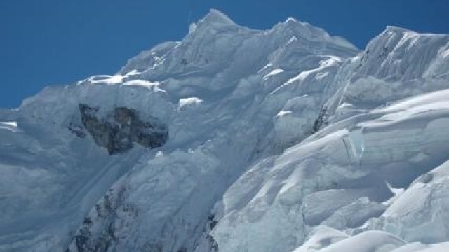 Trei alpiniști străini au fost descoperiți morți în lanțul muntos Cordillera Blanca din Peru 