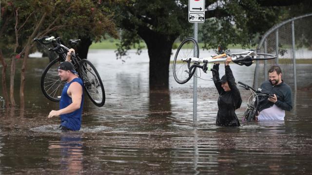 FOTO | Stare de dezastru în 54 de regiuni din Texas, după uraganul Harvey